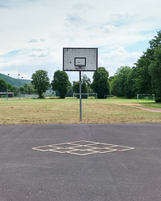 Landing 2022 I basketball court, Gemünden am Main (BY)